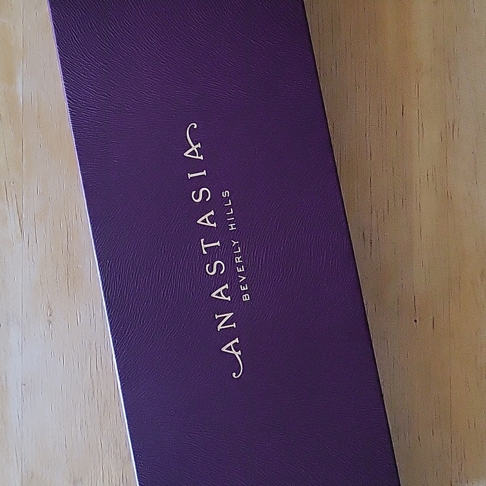 Brand New ABH Fall Romance eyeshadow palette.